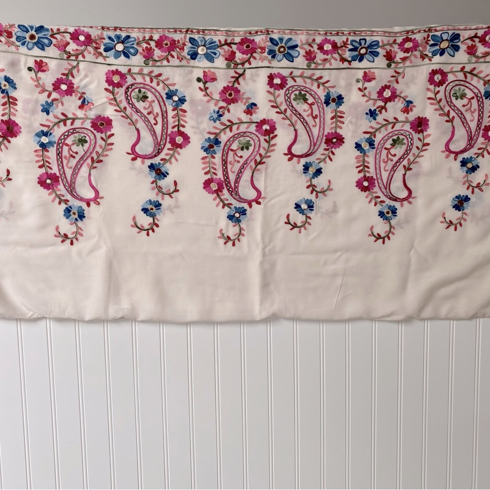 Chelsea and Violet Beautiful Embroidered Wrap Size M